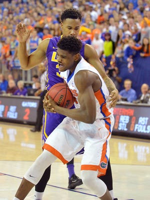 Florida center John Egbunu (15) attempts to keep the ball from LSU's Craig Victor II (32) during Saturday's game at the O'Connell Center in Gainesville.