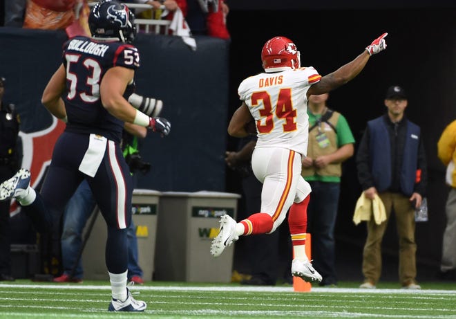 Kansas City Chiefs' Knile Davis (34) returns the opening kickoff 106 yards for a touchdown. It was the second-longest kickoff return TD in postseason history. The Associated Press