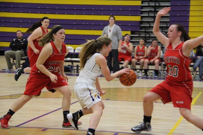 Farmington’s Haley Huls drives around United’s Addy McKee (20) after making a steal for the Lady Farmers in their game against the Red Storm Saturday afternoon. Coach Jimmy Jordan’s team outscored the visitors 16-2 in the fourth quarter in winning 44-30.