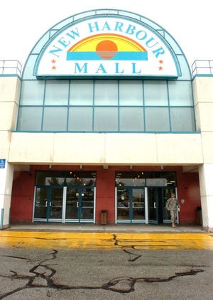 The main entrance to the New Harbour Mall.