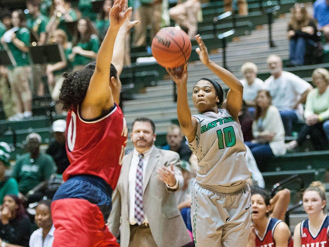 Brianti Saunders led all scorers with 25 points in Stetson’s 60-55 win over NJIT on Saturday.