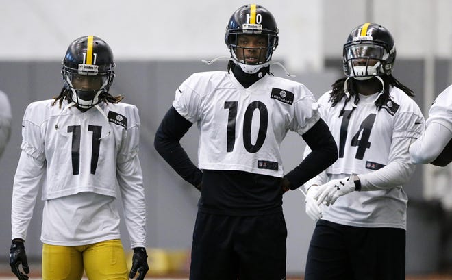 Pittsburgh Steelers receivers Markus Wheaton (11), Martavis Bryant (10), and Sammie Coates (14) wait to run a drill during an NFL football practice, in Pittsburgh, Thursday, Jan. 14, 2016. The Steelers face the Denver Broncos without star receiver Antonio Brown, while he recovers from a concussion, in an NFL Divisional playoff football game in Denver on Sunday. (AP Photo/Gene J. Puskar)