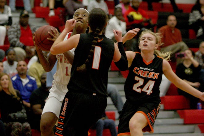 Carmella Walker (1) averaged more than 18 points per game over three contests last week for New Smyrna Beach, which held on to the No. 2 ranking in the Fab 5. NEWS-JOURNAL/LOLA GOMEZ
