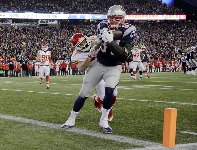 Patriots tight end Rob Gronkowski (87) catches a touchdown ahead of Kansas City Chiefs defensive back Tyvon Branch (27) in the NFL divisional playoff game. Associated Press/Charles Krupa