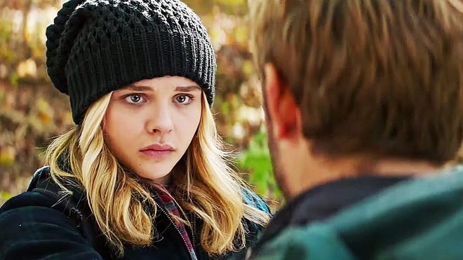 Chloë Grace Moretz stars in the sci-fi thriller "The Fifth Wave."