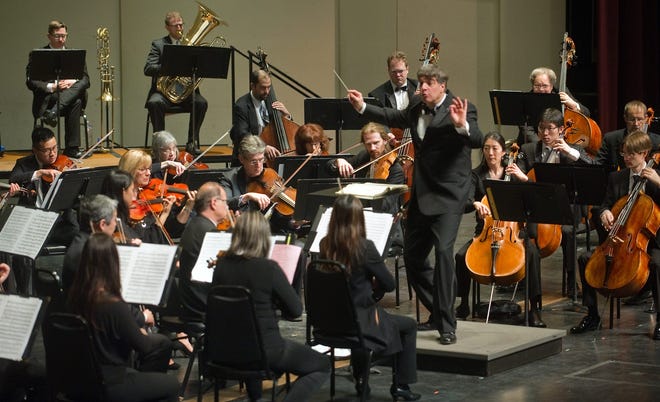 Stockton Symphony and Maestro Petter Jaffe use Mendelssohn's "A Midsummer Night's Dream Overture Op.21" to introduce fourth and fifth grade students to classical music at San Joaquin Delta College's Atherton Auditorium in Stockton. CLIFFORD OTO/THE RECORD