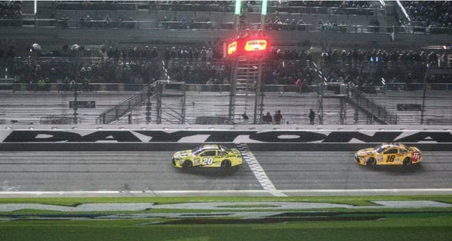 Matt Kenseth (20) and Kyle Busch (18) race in the first lap of the second NSCS Can-Am Duel at Daytona International Speedway on Thursday. News-Journal/LOLA GOMEZ