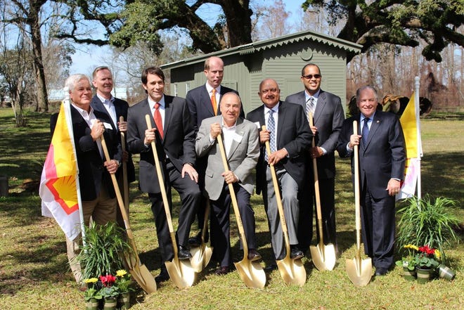 L to R: Lester Barback, Turner Industries Executive Vice President/General Manager; Dennis Helliwell, Jacobs Engineering Vice President Projects; Garrett Graves, U.S. Congressman, Louisiana (District 6); Kenny Matassa, Ascension Parish President; Rutger Beelaerts, Shell Chemical General Manager Higher Olefins/Derivatives; Aamir Farid, Shell Vice President Manufacturing, Americas; Rhoman Hardy, Shell Geismar Site General Manager; Donald Pierson, Secretary, Louisiana Department of Economic Development.