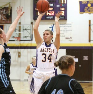 Ashton Wronikowski takes and knocks down a jumper from the elbow in the first quarter Thursday.