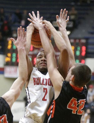 McKinley's Darryl Straughter has his shot blocked by Green's Noah Pritchard during the second quarter Saturday night.