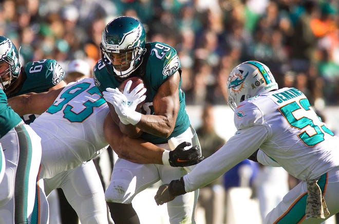 Eagles running back DeMarco Murray (29) is reportedly unhappy enough that the team has begun listening to trade offers. His contract, however, will make it difficult to find many takers.
