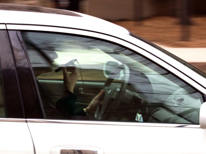 A driver uses a cell phone while behind the wheel. Alex Garcia/ Chicago Tribune/MCT