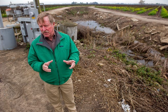 Walter Sadler, a consulting engineer for the North San Joaquin Water Conservation District, talks about a groundwater recharge plan put forth by the district, EBMUD and San Joaquin County. CLIFFORD OTO/THE RECORD