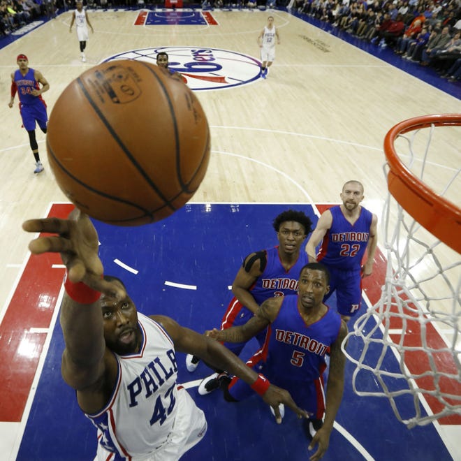 The 76ers' Elton Brand (42) takes a shot during Saturday night's game against the Pistons at the Wells Fargo Center.