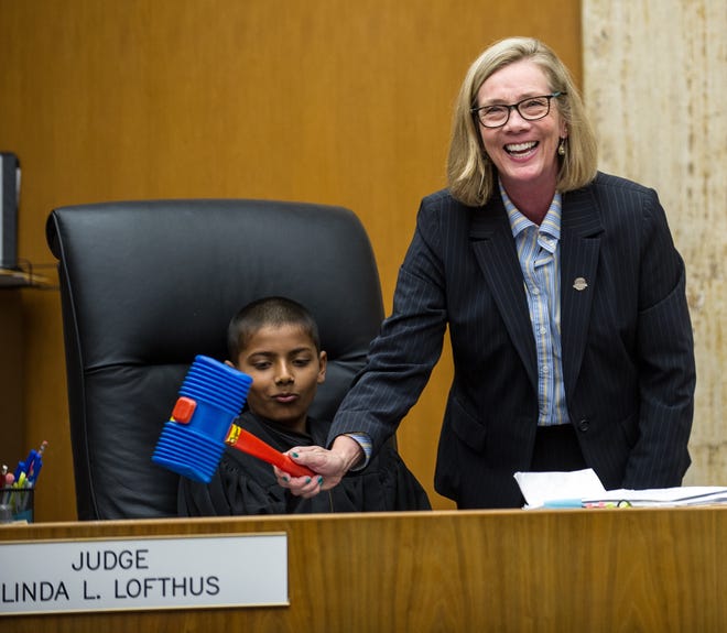 Judge Linda Lofthus with courtroom guest Navjeet Hundal.

RECORD FILE 2014