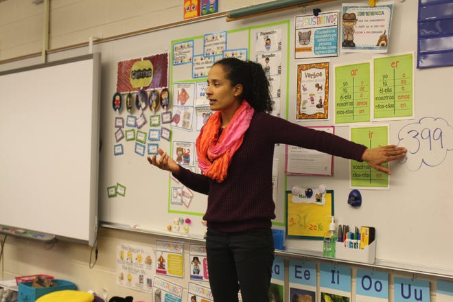 Dayana Kaboos explains an assignment to her class. Kaboos and her students only speak in Spanish during the school day. Erin Dietzer/Sentinel Staff