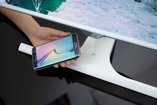 The Samsung SE370 has a charging pad for your phone. Courtesy of Samsung