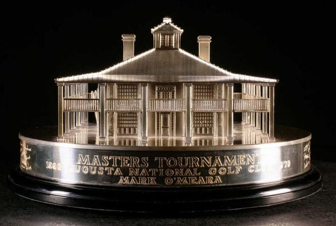 Winners of the Masters receive a replica of the Masters Trophy. The replica depicts Augusta National's clubhouse and is 13.5 inches wide, 6.5 inches tall and weighs 20 pounds.