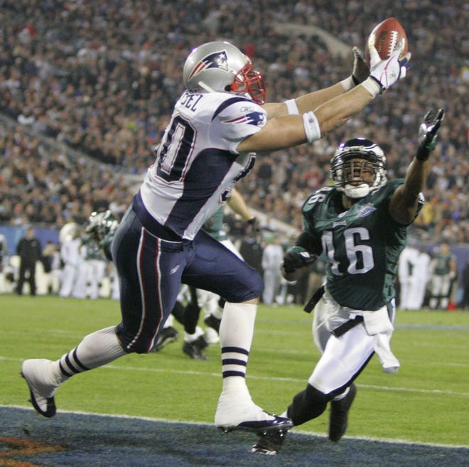 New England Patriots' Mike Vrabel hauls in a 2-yard pass from Tom Brady for a touchdown as Philadelphia Eagles' Quintin Mikell defends in the third quarter of Super Bowl XXXIX in Jacksonville, Fla., Feb. 6, 2005. (AP Photo/Julie Jacobson)