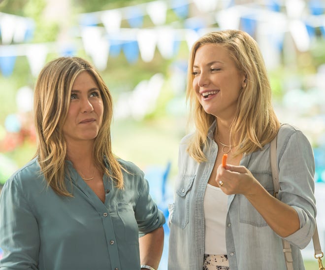 Jennifer Aniston and Kate Hudson discuss eating healthy foods. (Open Road Films)
