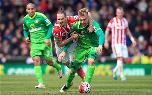 Stoke City's Marko Arnautovic, left, and Sunderland's Jan Kirchoff struggle together during the English Premier League soccer match at the Britannia Stadium, Stoke-on-Trent, England, Saturday April 30, 2016. (Mike Egerton / PA via AP) UNITED KINGDOM OUT - NO SALES - NO ARCHIVES