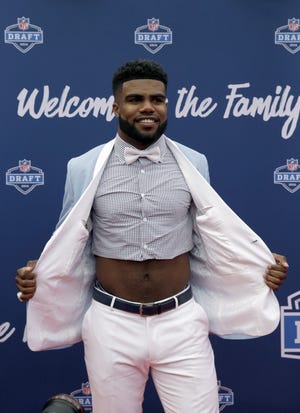 Ohio State's Ezekiel Elliott made waves on the red carpet at the NFL draft in Chicago on Thursday.