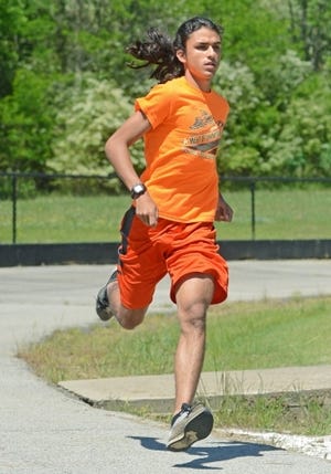 Sallisaw‘s Zach Black works out at on the Black Diamond‘s track on Wednesday, May 4, 2016, as he prepares for today‘s 4A state track meet. BRIAN D. SANDERFORD/TIMES RECORD