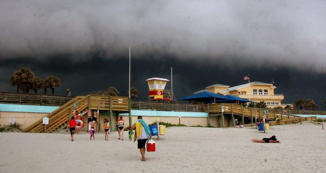 An ominous cloud drives bathers from Daytona Beach Friday afternoon May 20, 2016.News-Journal/JIM TILLER