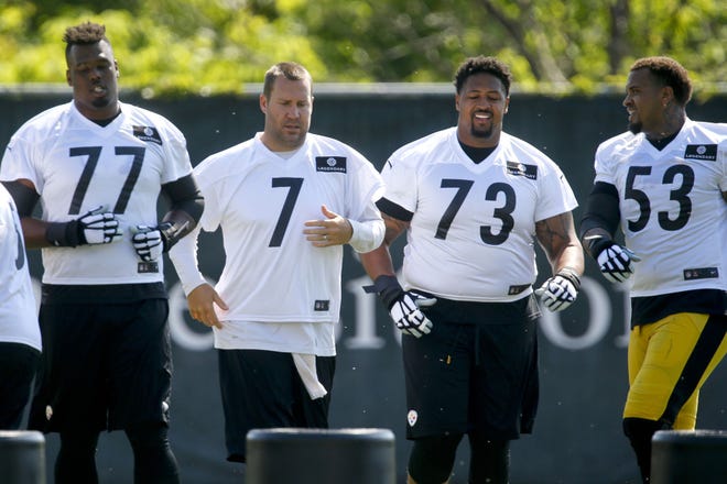 Pittsburgh Steelers quarterback Ben Roethlisberger (7) warms up with offensive linemen Marcus Gilbert (77), Ramon Foster (73) and Maurkice Pouncey (53) during their practice May 24 in Pittsburgh.