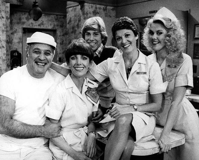 The cast of the CBS sitcom "Alice" in 1981: from left, Vic Tayback, Beth Howland, Philip McKeon, Linda Lavin and Celia Weston