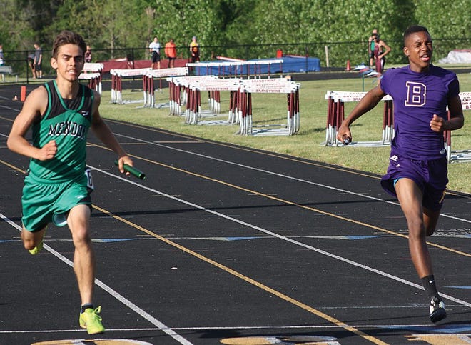 Mendon’s Ruben Vorster and Bronson’s Courtney Salesman race to the finish line in the 800 relay.
