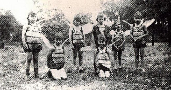 Citra School elementary students in costume in the 1920s.