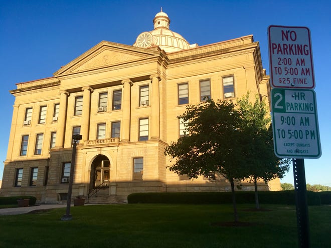 One of the soon-to-be-replaced parking limit signs on the courthouse square in downtown Lincoln. The new ordinance leaves customer parking limitless and allows employees, residents and business owners to park only in 30-minute increments during business hours. Photo by The Courier.