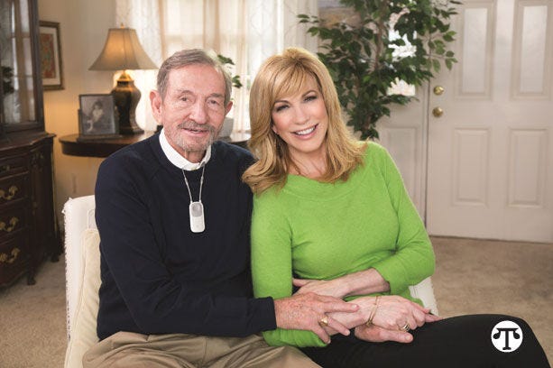 Talk show host Leeza Gibbons and her father Carlos. (NAPS)