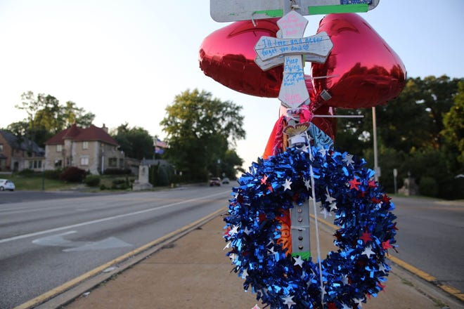 ANDY ABEYTA/Journal Star A makeshift memorial has been erected at War Memorial Drive and North Knoxville Avenue, the site of the Saturday night accident in which motorcyclist Ryan G. Frazier of Peoria was killed.