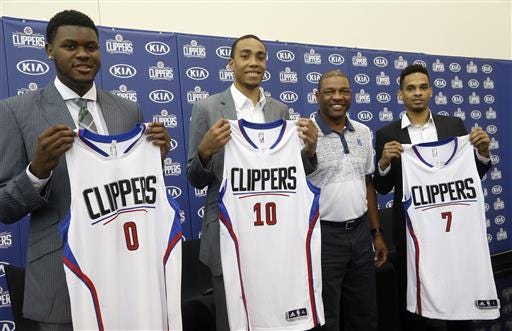 Los Angeles Clippers new 2016 draft picks, from left Diamond Stone, Brice Johnson, head coach Doc Rivers and David Michineau pose at an NBA basketball news conference in Los Angeles, Tuesday, July 12, 2016. (AP Photo/Nick Ut)