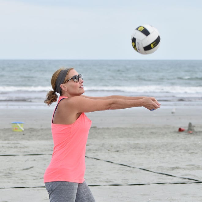 Kim Quagan of Westerly sets the ball during league play Monday at Easton’s Beach.