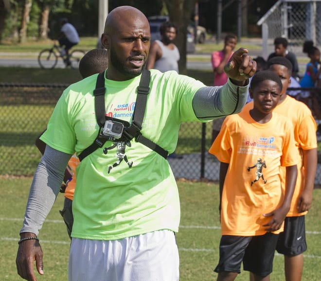 Ocala native and 11-year NFL veteran Drayton Florence and his Foundation are hosting the second annual Player Development Symposium on Friday beginning at 6:30 p.m. in the Hilton Ocala, located at 3600 Southwest 36th Ave. Florence is a 1999 Vanguard graduate. (Doug Engle/Ocala Star-Banner/FILE)