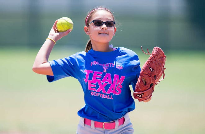 Teresa Olives of the 10 and under Team Texas Blasters.