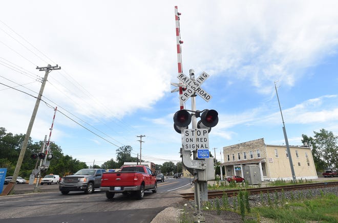 — Monroe News photo by TOM HAWLEY

Vehicles pass over the railroad tracks at Swan Creek Rd. in Newport. The railroad crossing has the highest predicted number of annual accidents of Monroe County’s 245 crossings, according to the Federal Railroad Administration Office of Safety Analysis.