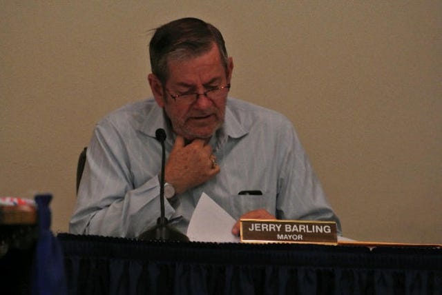 Barling Mayor Jerry Barling discusses a pay request from EDM Consultants Inc. at the Barling Board of Directors meeting Tuesday, July 26, 2016. Thomas Saccente/Times Record