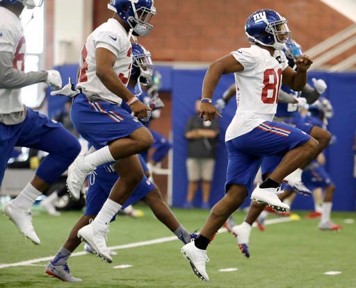 New York Giants wide receiver Victor Cruz, right, runs a drill during NFL football training camp, Friday, July 29, 2016, in East Rutherford, N.J. (AP Photo/Julio Cortez)