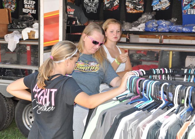 Fans arriving early at Fairbury American Legion Speedway did a little shopping ahead of Prairie Dirt Classic action Friday.