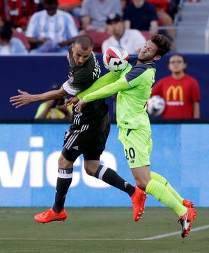 Liverpool midfielder Adam Lallana, right, works for control against AC Milan defender Luca Antonelli during the first half of an International Champions Cup soccer match Saturday, July 30, 2016, in Santa Clara, Calif. (AP Photo/Marcio Jose Sanchez)