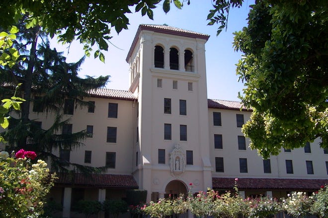 Santa Clara University is one of the more than 40 Christian institutions of higher learning in California. (Arnaudh/Wikimedia Commons/Public Domain)