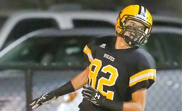 Lincolnton High receiver Langdon Givens during a 2015 game. (Photo courtesy of Lincoln Times-News)