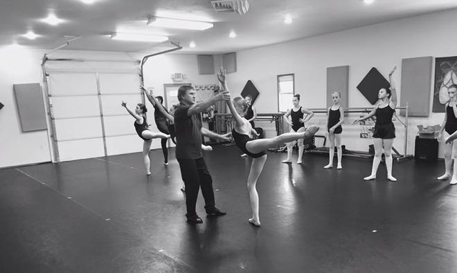 Russian ballet expert Valery Lantratov teaches a class for the students at Dancers' Studio Saturday afternoon. Lantratov made the stop in Monmouth during a nation-wide tour that has taken him through 47 states thus far.