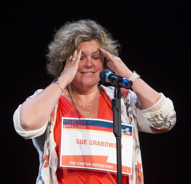 Sue Grabowski wins The Canton Repository Celebrity Spelling Bee. (CantonRep.com / Bob Rossiter)