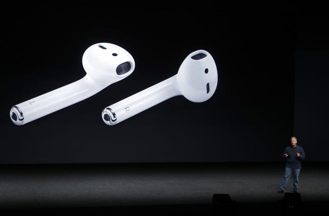 Phil Schiller, Apple's senior vice president of worldwide marketing, talks about the features on the new iPhone 7 earphone options during an event to announce new products on Wednesday in San Francisco. AP Photo/Marcio Jose Sanchez