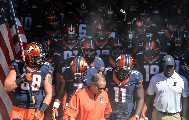 RON JOHNSON/JOURNAL STAR FILE PHOTO

Illinois coach Lovie Smith and team prepare to take the field for last week's game with Murray State. The Illini face North Carolina at 6:30 p.m. Saturday in Campaign.